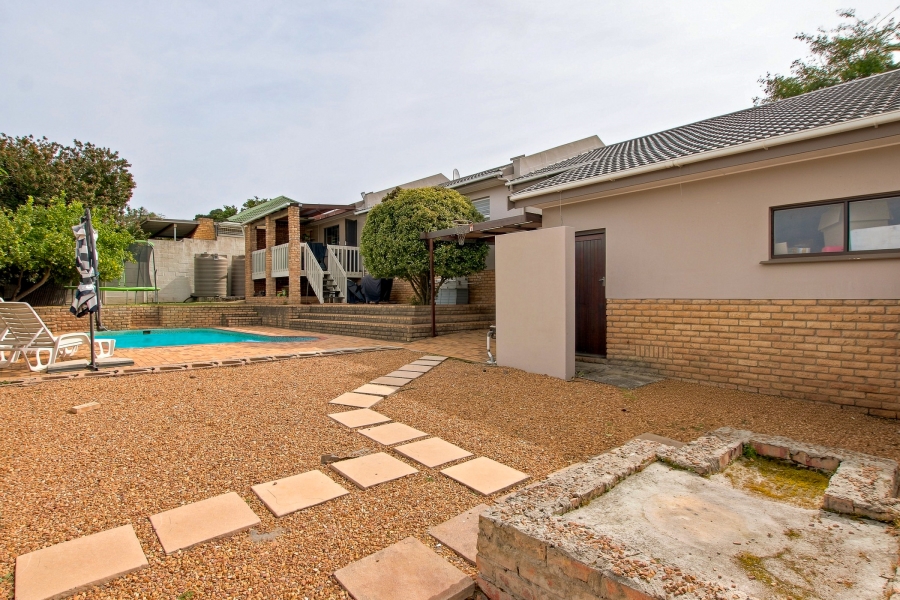4 Bedroom Property for Sale in Heldervue Western Cape